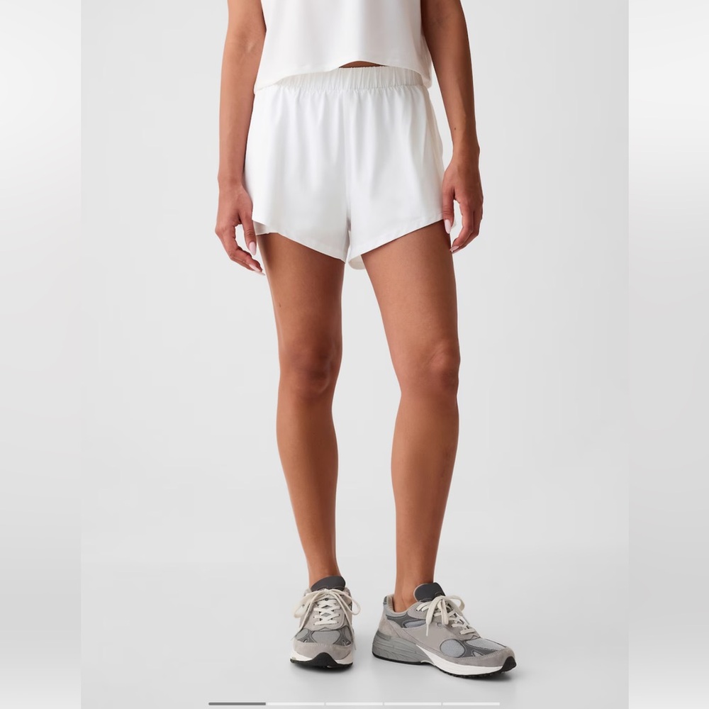 GapFit Mid Rise Dolphin Running Shorts color white size L tall NWT